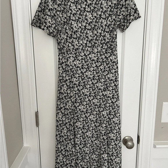 Levi's Black and White Floral V-Neck Midi Dress - Picture 2 of 2